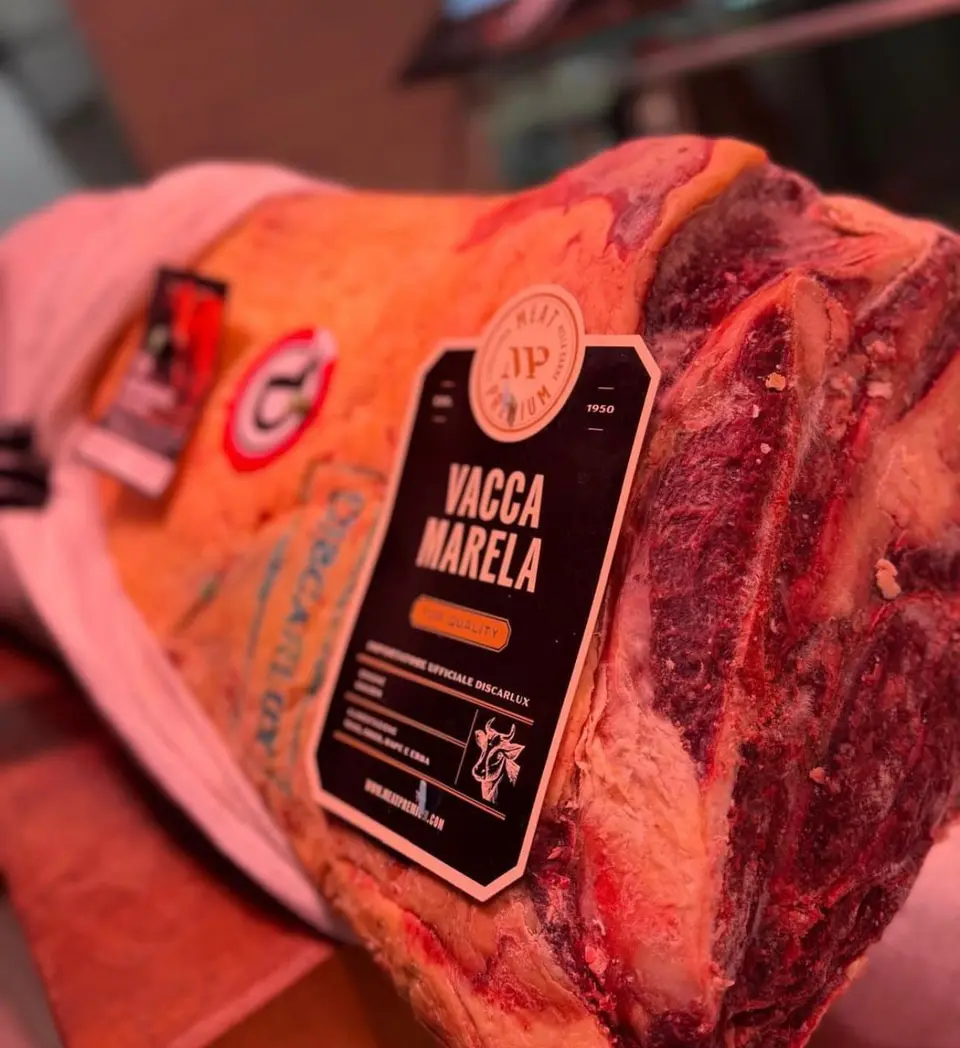 Lombata di vacca vecchia galiziana con l’etichetta Vacca Marela